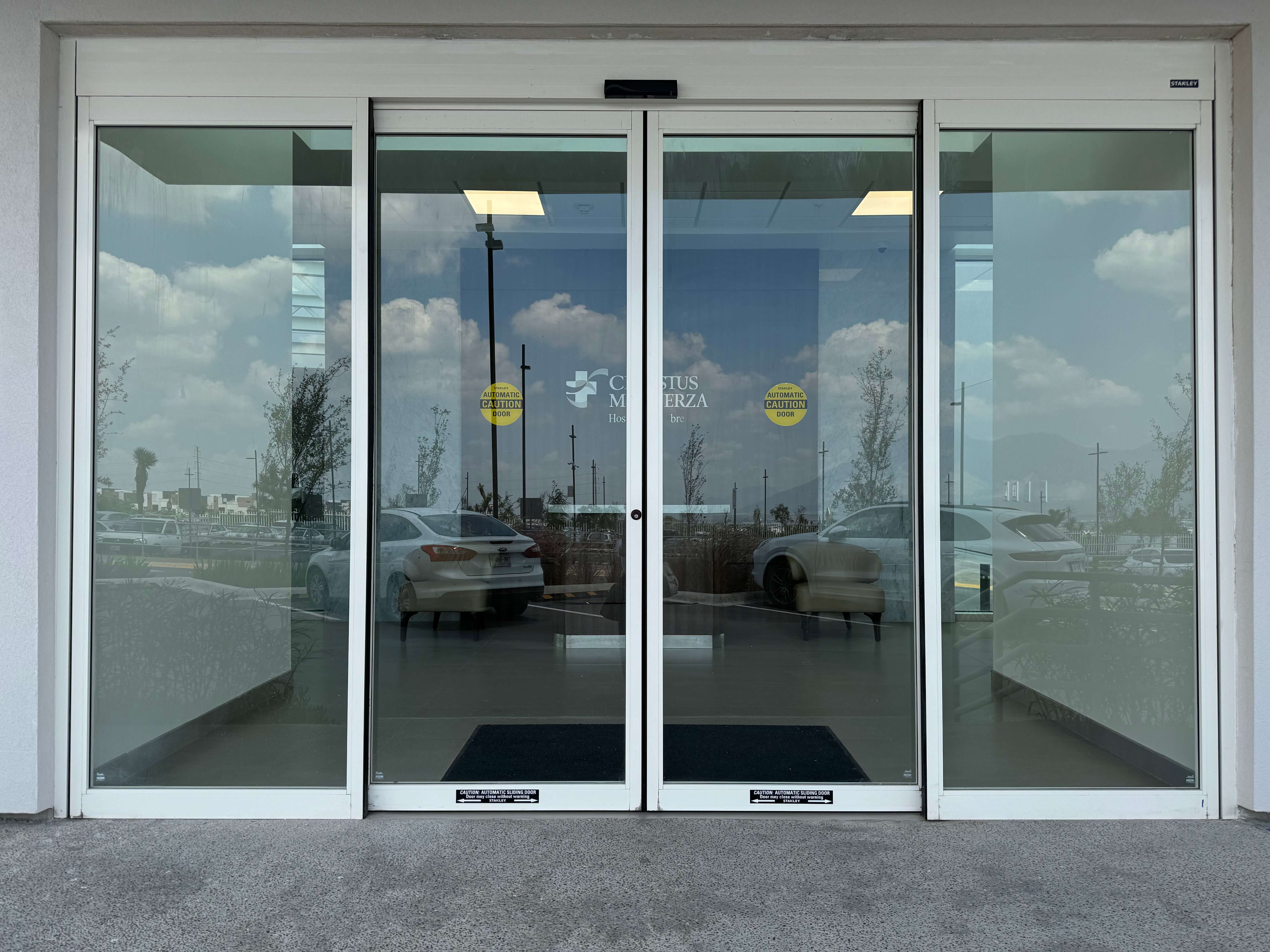 Puerta corrediza automática Stanley